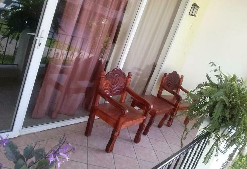 اتاق استاندارد با بالکن, West Bay Colonial