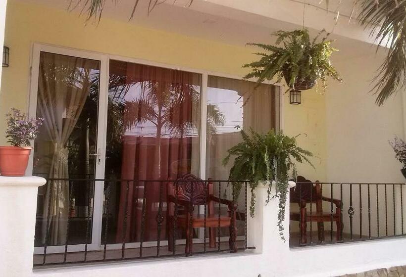 اتاق استاندارد چهارنفره با بالکن, West Bay Colonial