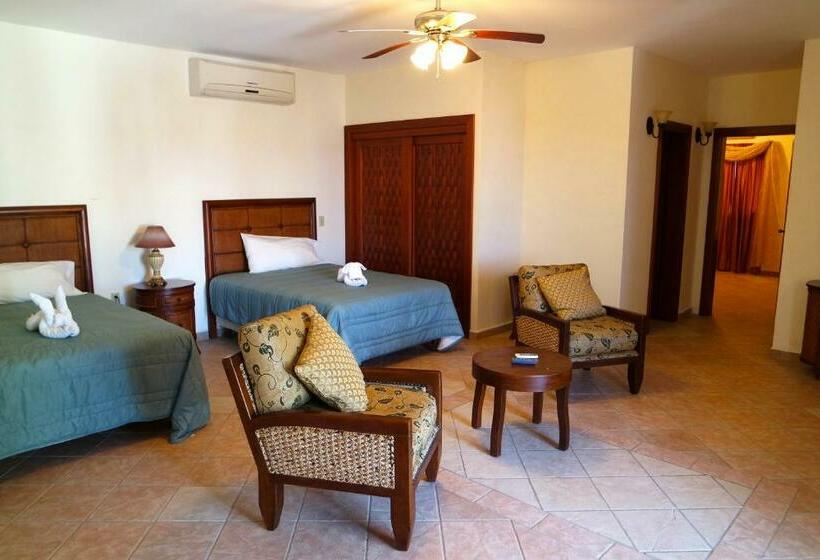 سوئیت با بالکن, West Bay Colonial