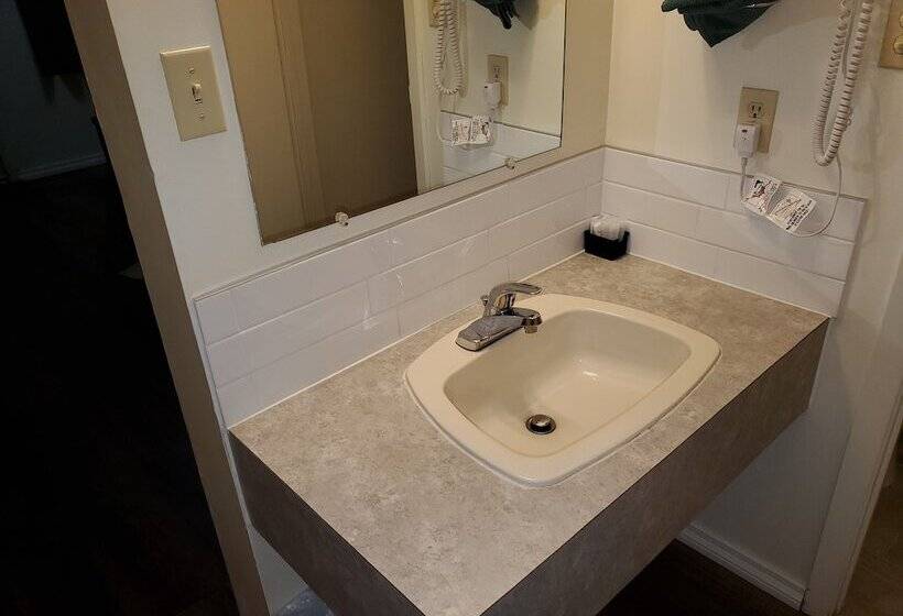 חדר סטנדרט שתי מיטות זוגיות, Battlefords Inn