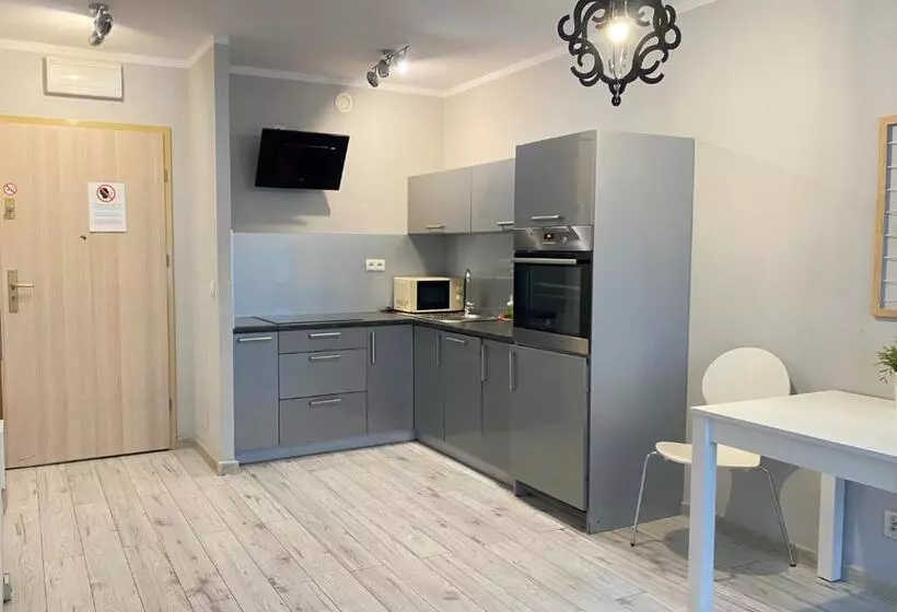 استودیوی استاندارد, Residence Apart