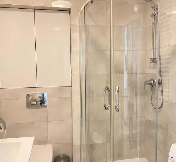 استودیوی استاندارد, Residence Apart