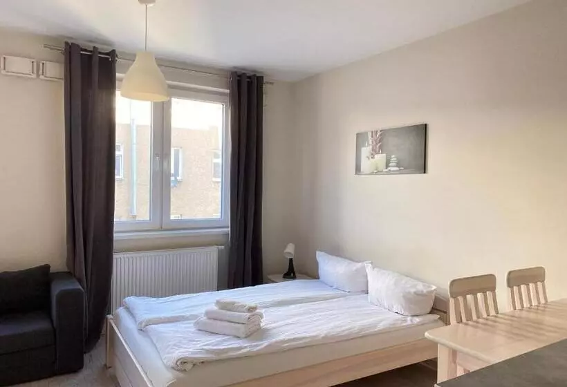 استودیوی استاندارد, Residence Apart