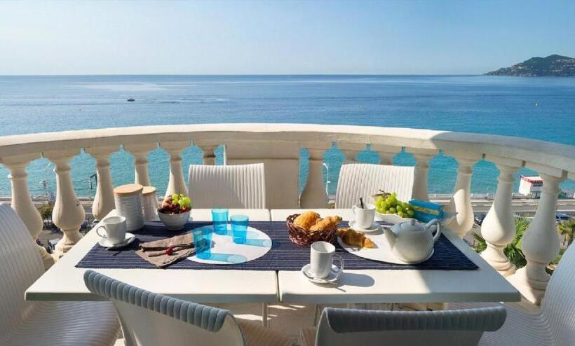 Superior 2-bedroom flat with sea view, Residence La Palme D Azur Cannes Verrerie