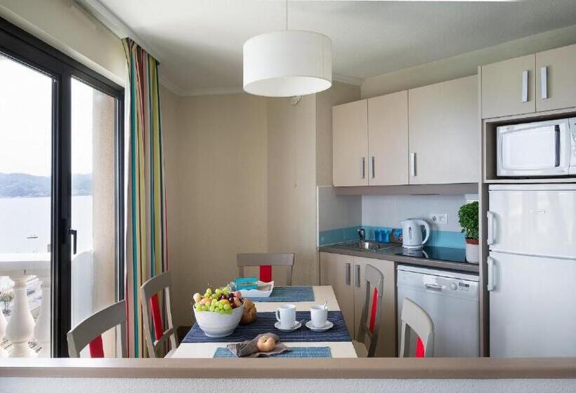 Superior 2-bedroom flat with sea view, Residence La Palme D Azur Cannes Verrerie