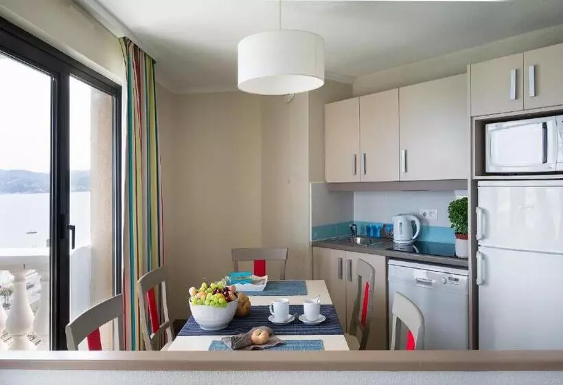 Superior 2-bedroom flat with sea view, Residence La Palme D Azur Cannes Verrerie