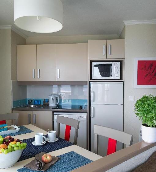 Superior 2-bedroom flat with sea view, Residence La Palme D Azur Cannes Verrerie