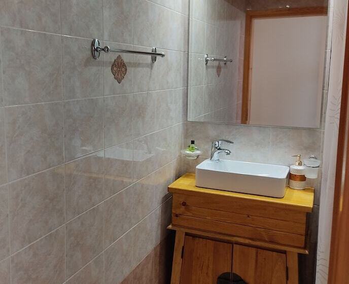 디럭스 룸, Vasilis Studios