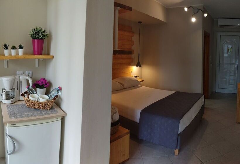 디럭스 룸, Vasilis Studios