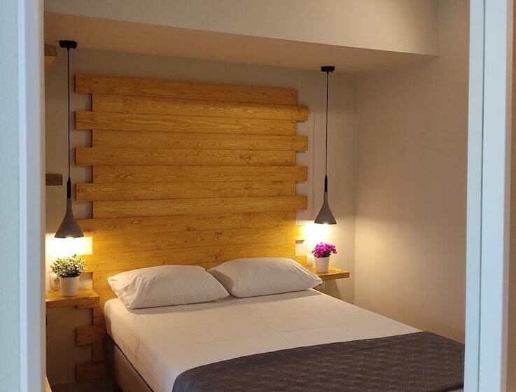 디럭스 룸, Vasilis Studios