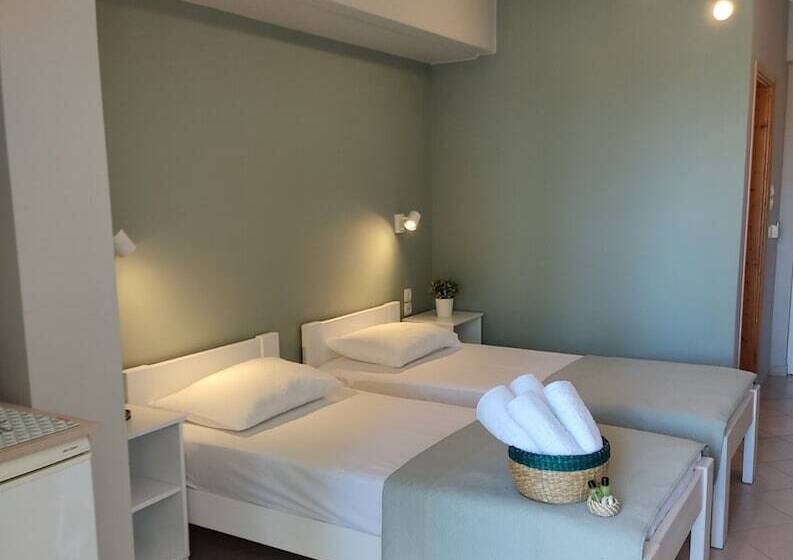 디럭스 룸, Vasilis Studios