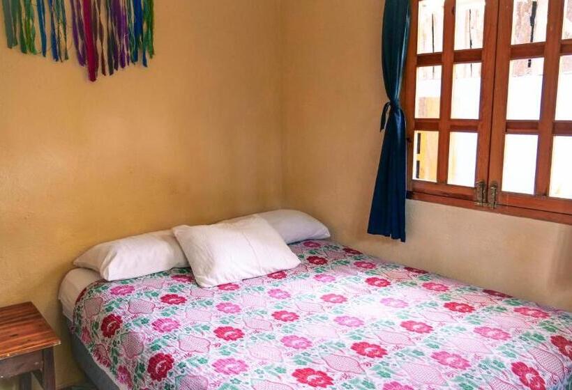 اتاق استاندارد با سرویس بهداشتی مشترک, Ati Hostel & Beach Club
