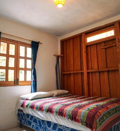 اتاق استاندارد با سرویس بهداشتی مشترک, Ati Hostel & Beach Club