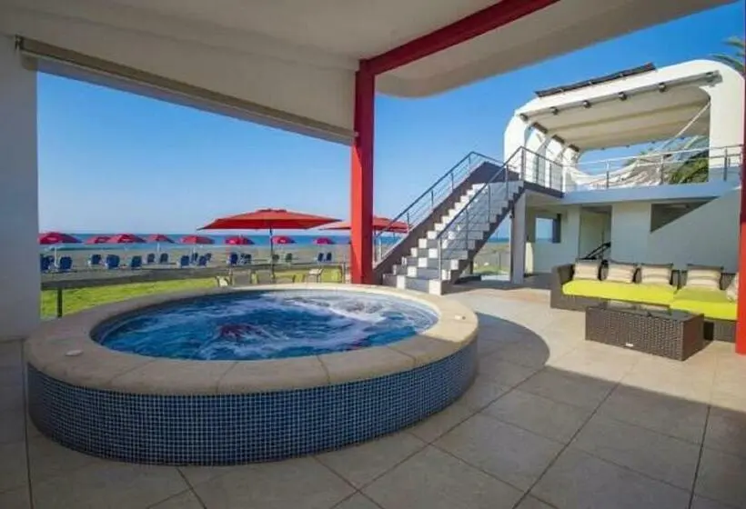 اتاق لوکس با تخت بزرگ, Casa Margarita Hotel And Paradise