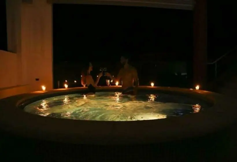 اتاق لوکس با تخت بزرگ, Casa Margarita Hotel And Paradise