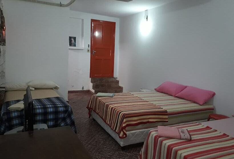 اتاق خانوادگی, Nueva Alborada Lodging House