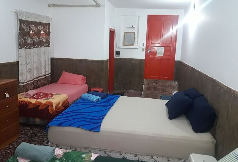 اتاق خانوادگی, Nueva Alborada Lodging House