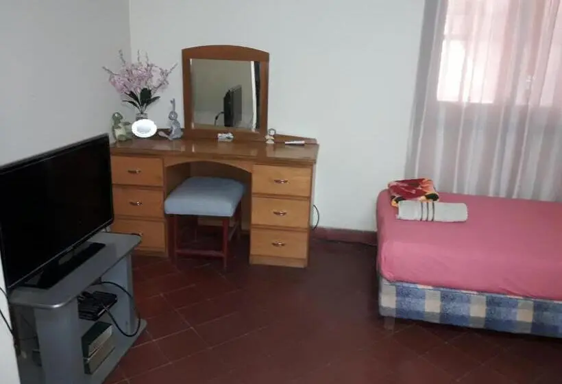 اتاق استاندارد سه نفره, Nueva Alborada Lodging House