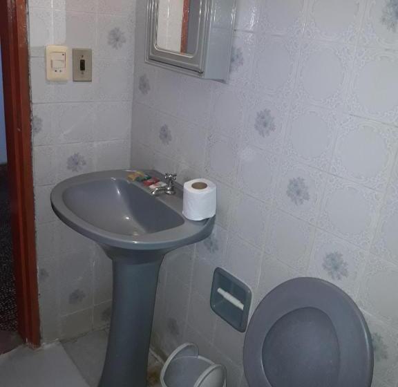 اتاق خانوادگی, Nueva Alborada Lodging House