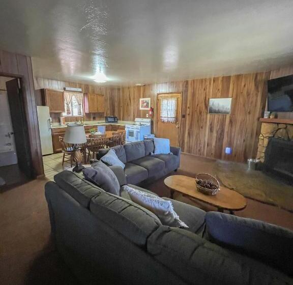 Хижина, Lazy Oaks Resort