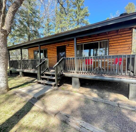 Хижина, Lazy Oaks Resort