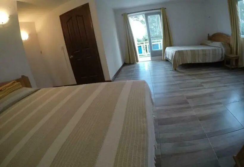 Triple Room Sea View, Tibambari