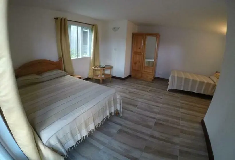 Triple Room Sea View, Tibambari