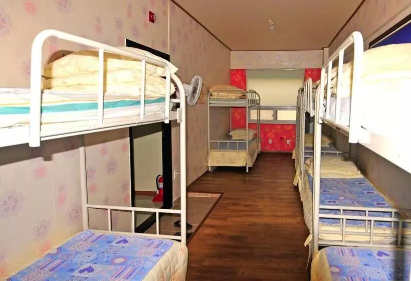 اتاق خانوادگی, Hwaseong Guesthouse