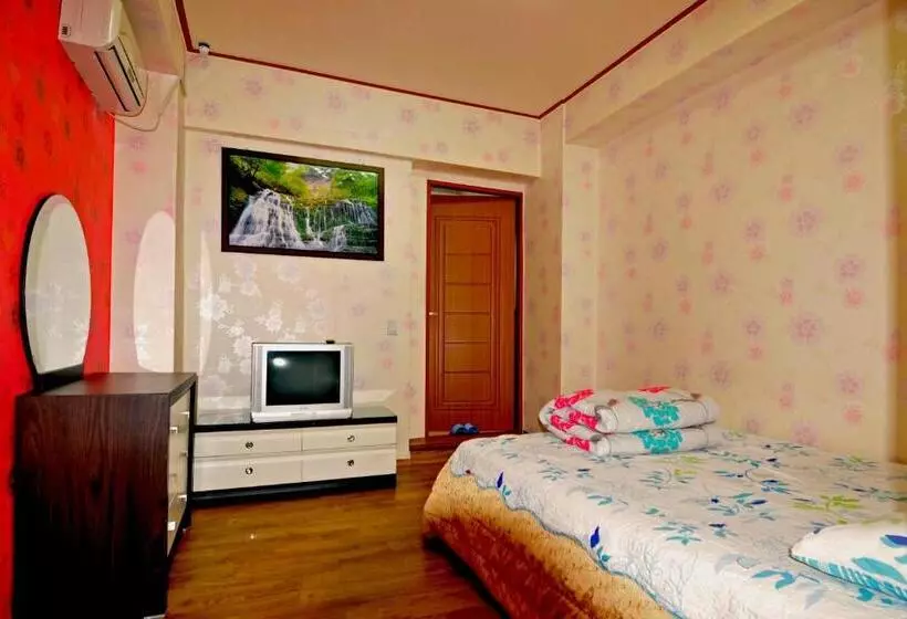 اتاق استاندارد یک نفره, Hwaseong Guesthouse