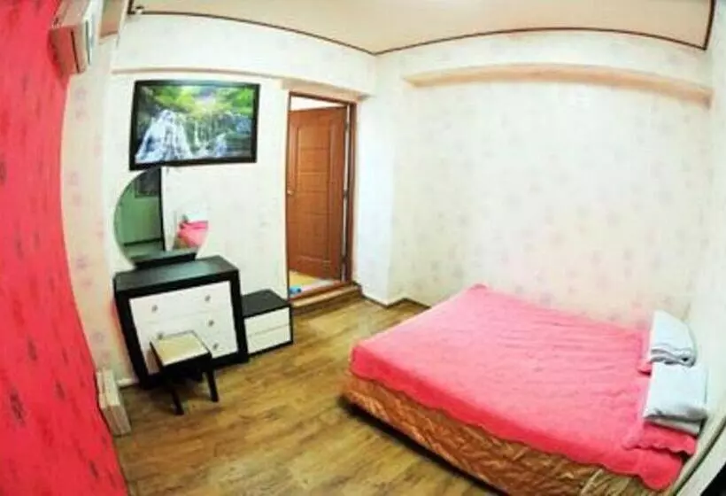 اتاق استاندارد یک نفره, Hwaseong Guesthouse