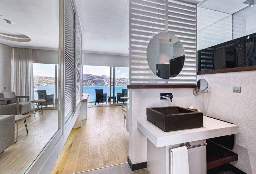 غرفة ديلوكس مطلّة علي البحر, Cape Bodrum Luxury Hotel & Beach