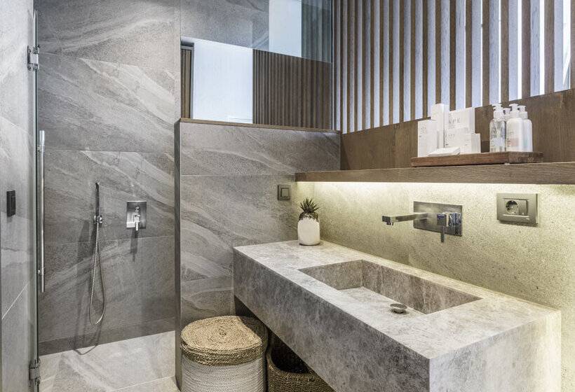 غرفة ديلوكس مطلّة علي البحر, Cape Bodrum Luxury Hotel & Beach