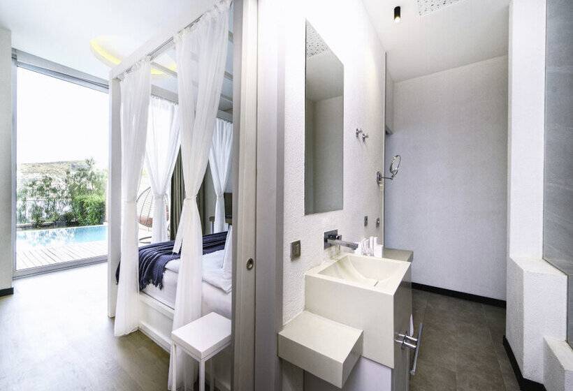 جناح جونيور مطلّ علي البحر, Cape Bodrum Luxury Hotel & Beach