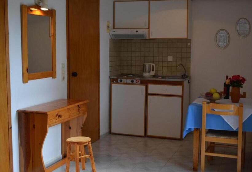 스탠다드 스튜디오, Emilia Apartments