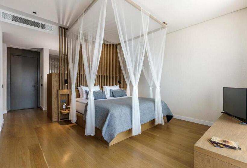 غرفة ديلوكس مطلّة علي البحر مزوَّدة بشُرفة, Cape Bodrum Luxury Hotel & Beach