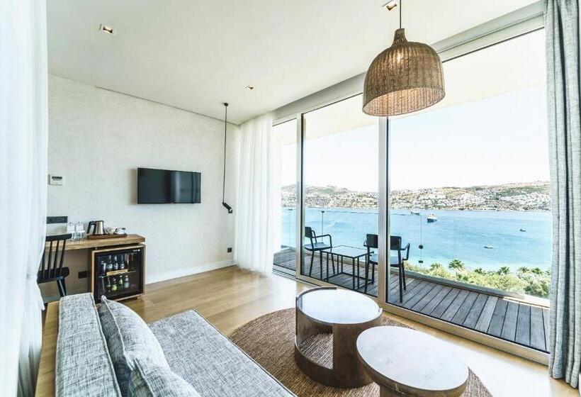 غرفة ديلوكس مطلّة علي البحر مزوَّدة بشُرفة, Cape Bodrum Luxury Hotel & Beach