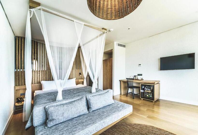 Номер Deluxe Вид на Море с Балконом, Cape Bodrum Luxury Hotel & Beach