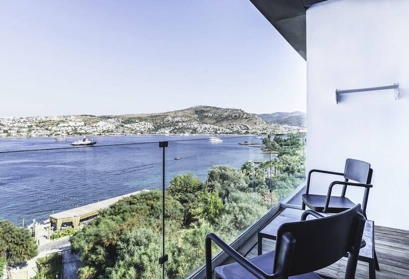 غرفة ديلوكس مطلّة علي البحر مزوَّدة بشُرفة, Cape Bodrum Luxury Hotel & Beach