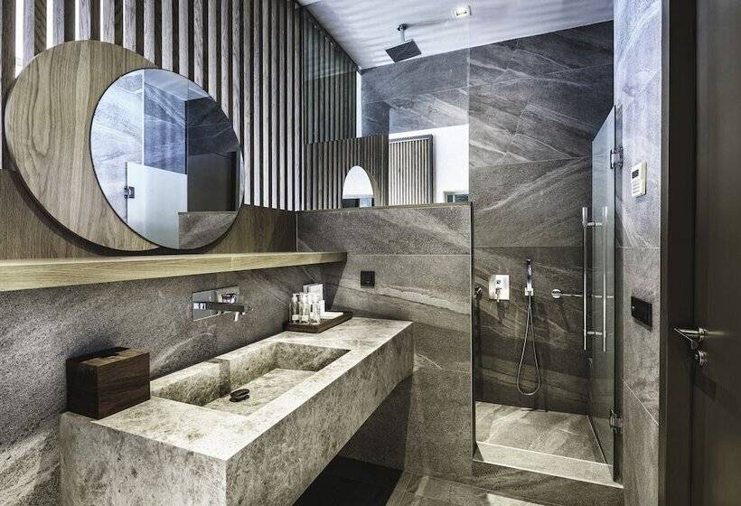 غرفة ديلوكس مطلّة علي البحر مزوَّدة بشُرفة, Cape Bodrum Luxury Hotel & Beach