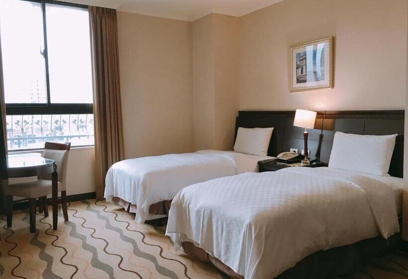 スタンダードルーム, Chong Yu