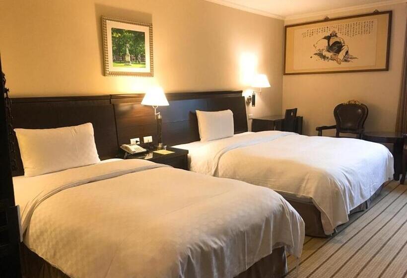 トリプルクラシックルーム, Chong Yu