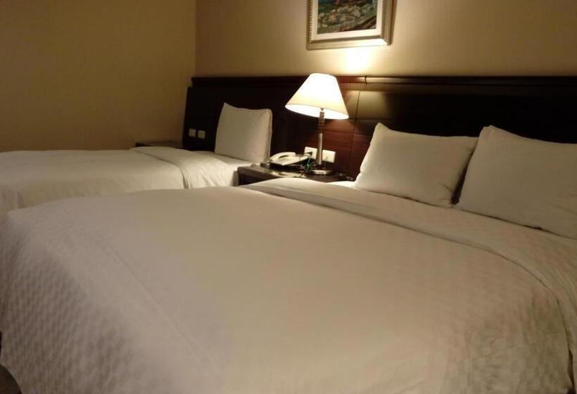 トリプルクラシックルーム, Chong Yu