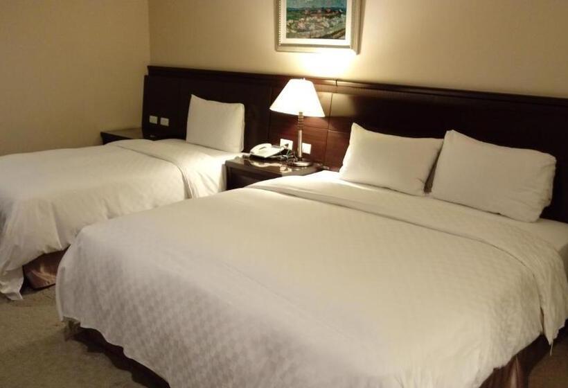 トリプルクラシックルーム, Chong Yu