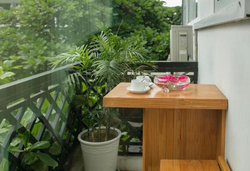 Premium Room with Balcony, Hanoi Chic Boutique