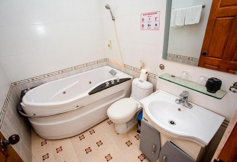 اتاق استاندارد, Kim Thuy Ngan Ha