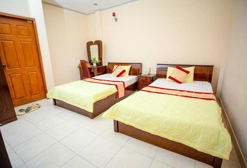 اتاق استاندارد سه نفره, Kim Thuy Ngan Ha