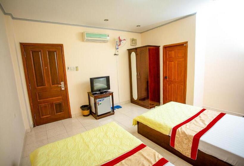 اتاق استاندارد سه نفره, Kim Thuy Ngan Ha