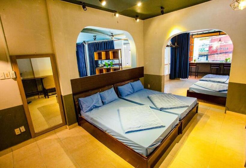 اتاق خانوادگی, Kim Thuy Ngan Ha