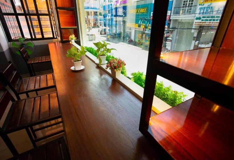 اتاق خانوادگی, Kim Thuy Ngan Ha