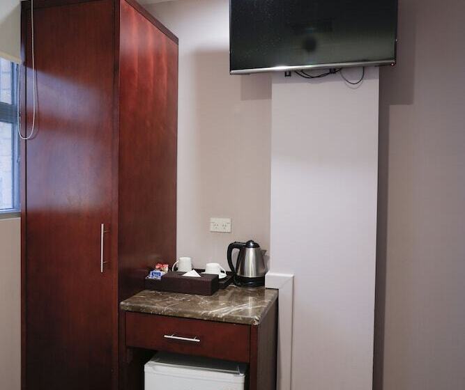 اتاق اکونومی یک تخته, Megaboom City